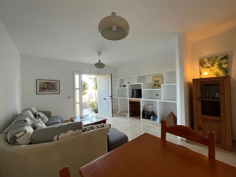 Playa Chica Apt With Terrace 100 M From The Sea Puerto del Carmen  Luaran gambar